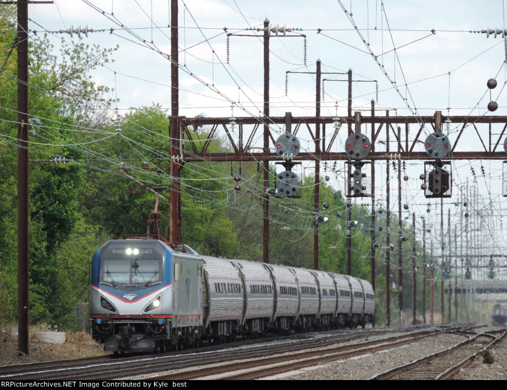 AMTK 640 on train 125